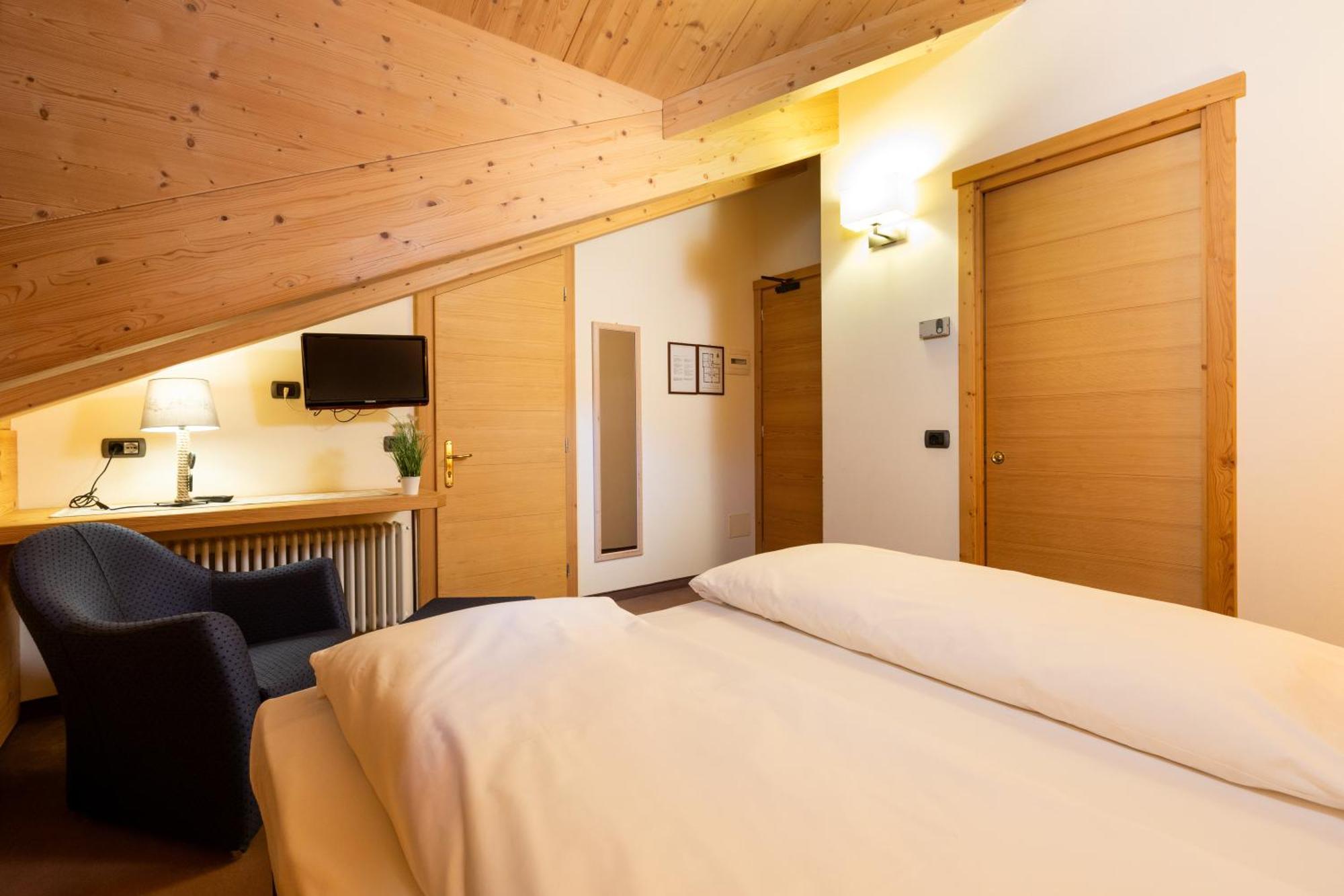 Hotel Cardo Isolaccia Εξωτερικό φωτογραφία