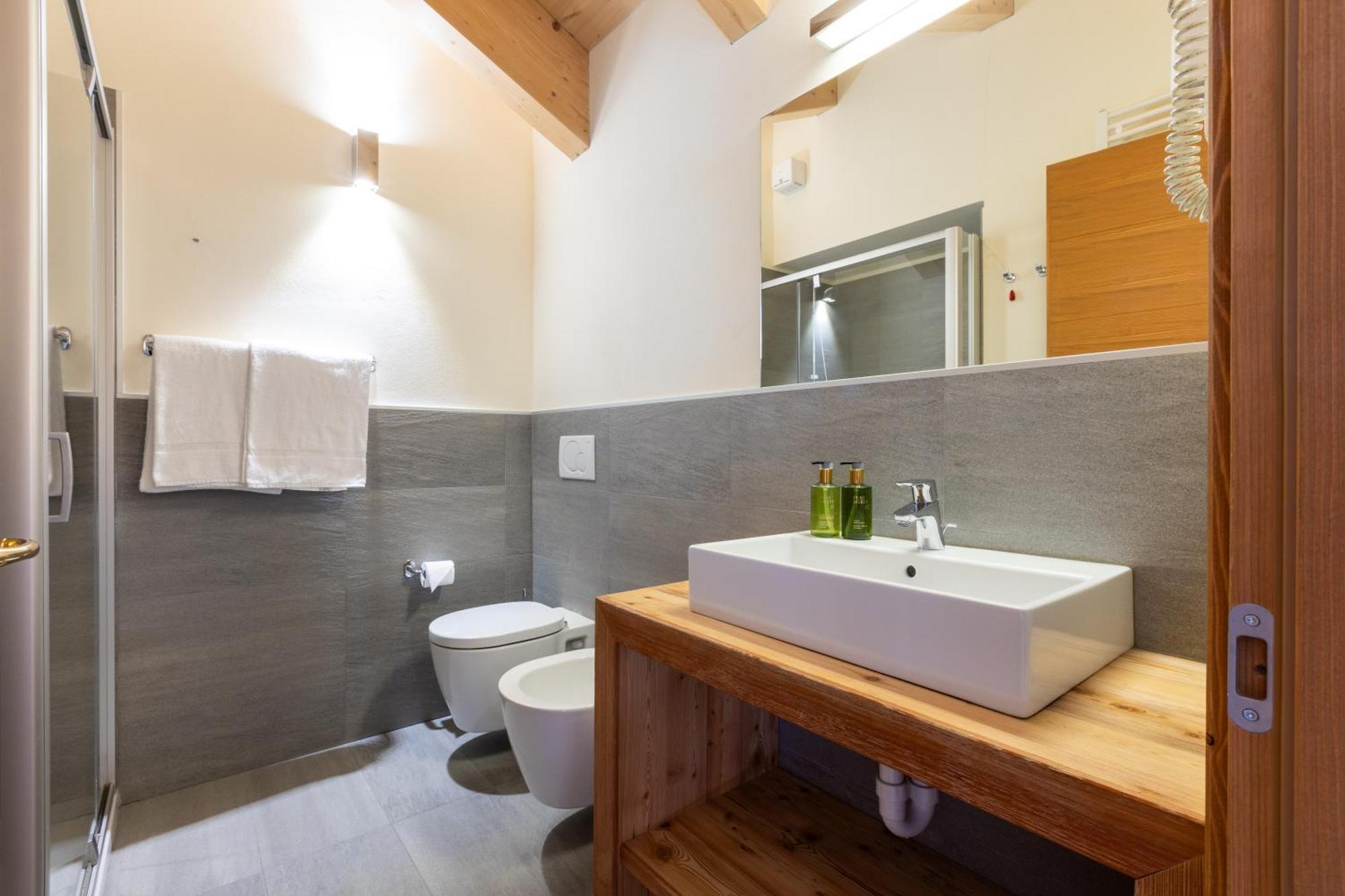 Hotel Cardo Isolaccia Εξωτερικό φωτογραφία