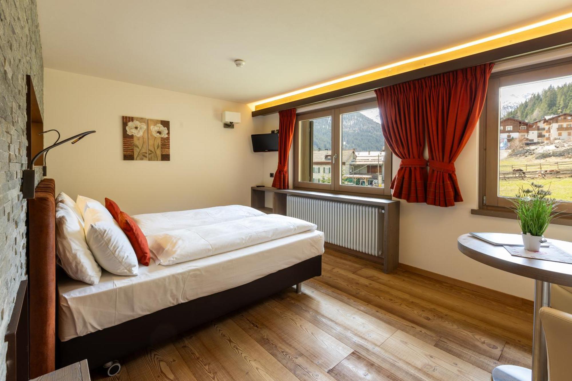 Hotel Cardo Isolaccia Εξωτερικό φωτογραφία