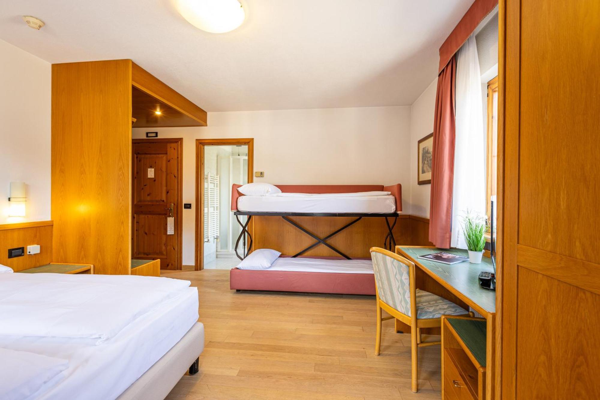 Hotel Cardo Isolaccia Εξωτερικό φωτογραφία