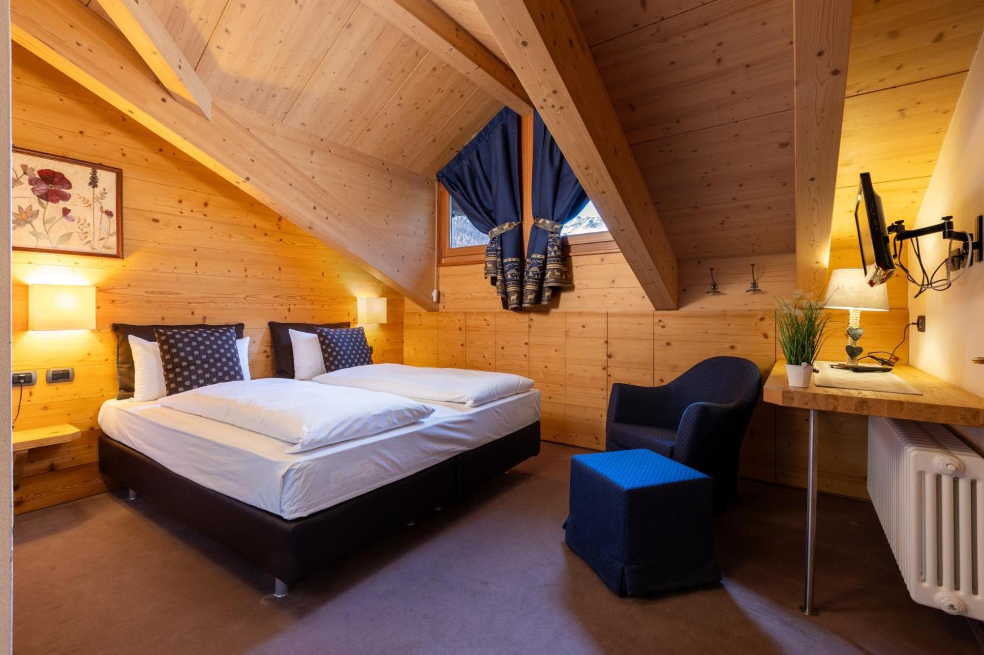 Hotel Cardo Isolaccia Εξωτερικό φωτογραφία