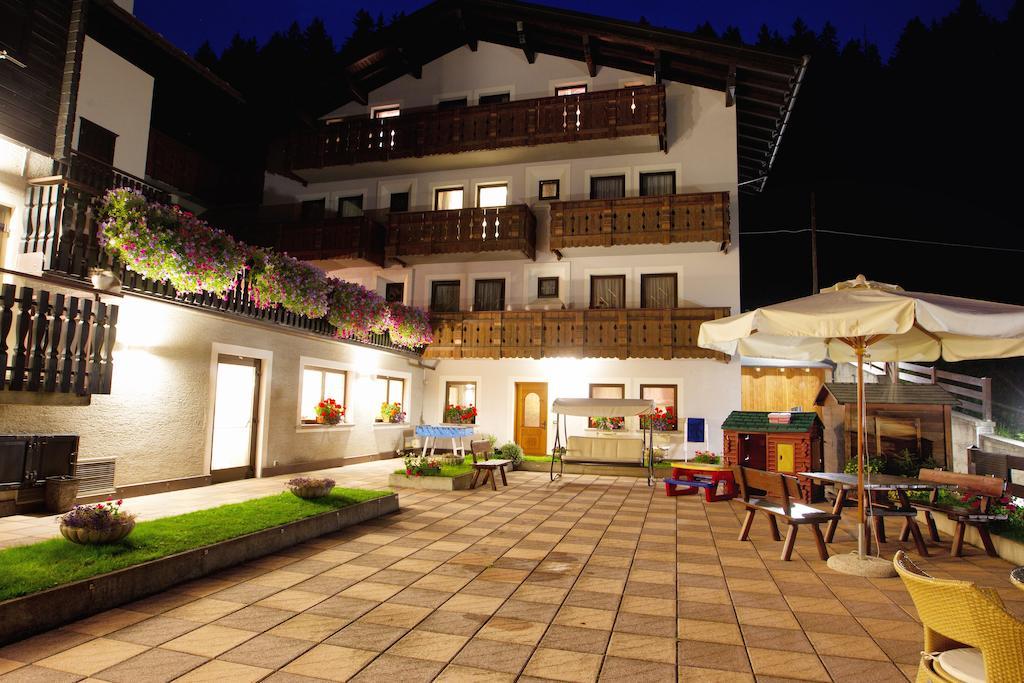 Hotel Cardo Isolaccia Εξωτερικό φωτογραφία